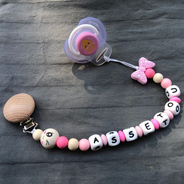 Attache tétine noeud rose