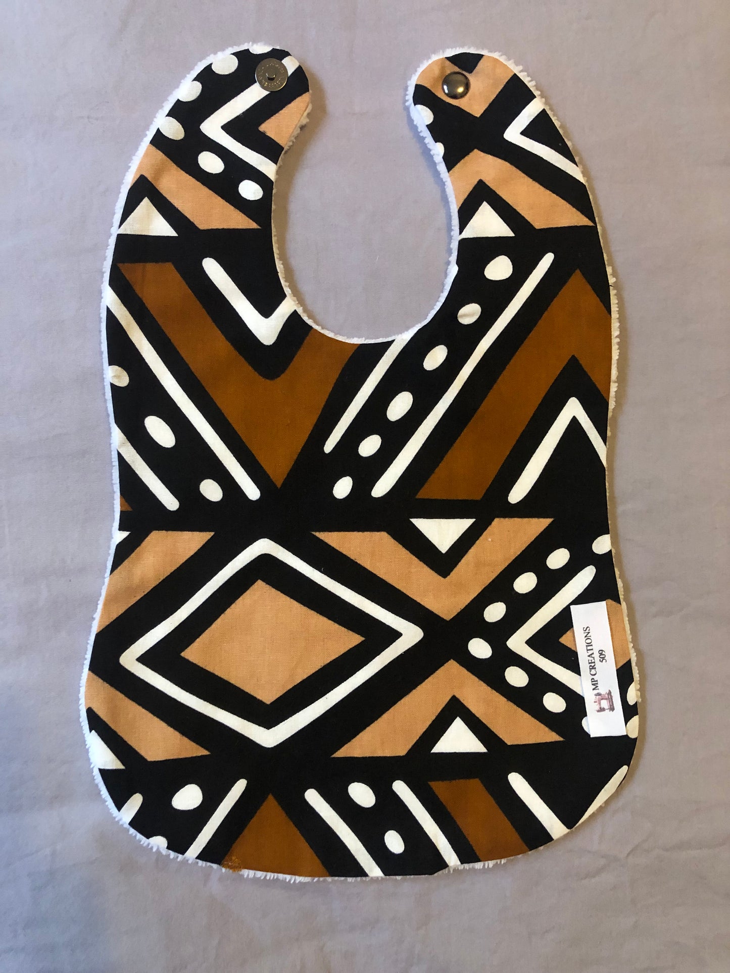 Lot Couverture et bavoir Bogolan + attache tétine Ourson