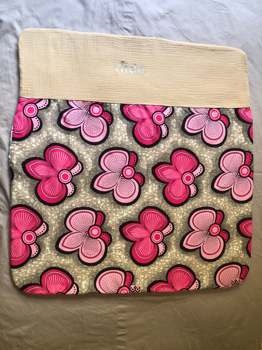 Lot Couverture et bavoir Fleurs roses + attache tétine Nœud rose